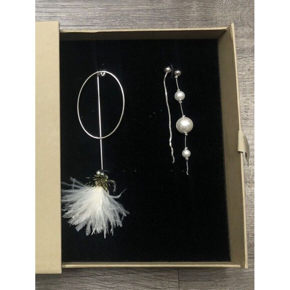 Burberry Asymmetrical Silver Tone Earrings Ostrich Feather Pearl Chain Drop NIB - Picture 2 of 15